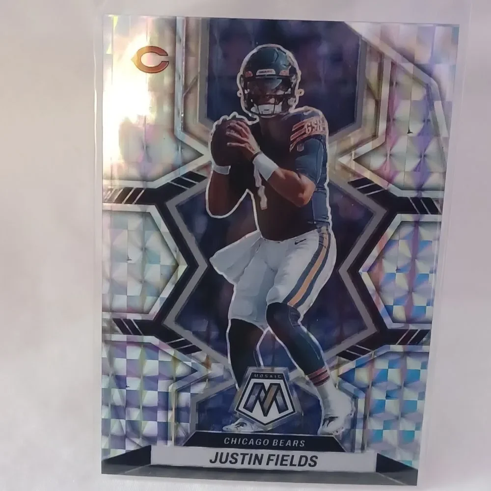 Justin Fields 2022 Panini Silver Mosaic Prizm #33 Chicago Bears